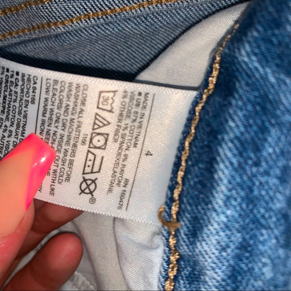 Old Navy Rockstar Ripped Skinny Jean - Picture 3 of 3